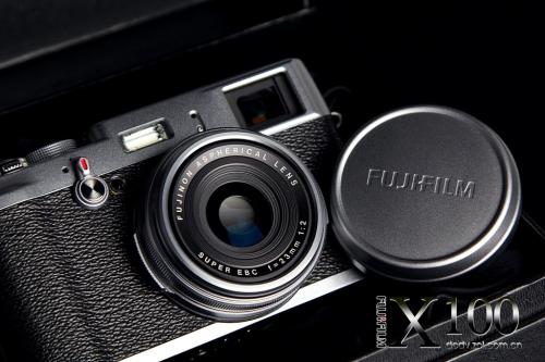 Fujifilm的Instax Mini LiPlay为即时相机带来了音频体验