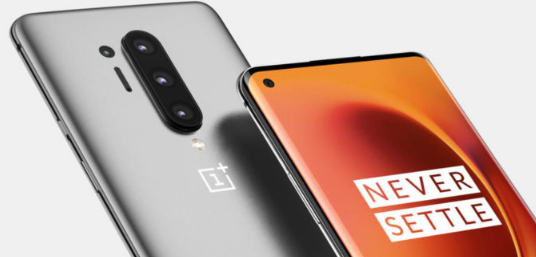 OnePlus8Pro硅胶套展示了四镜头设置确认电话不会使用弹出式摄像头