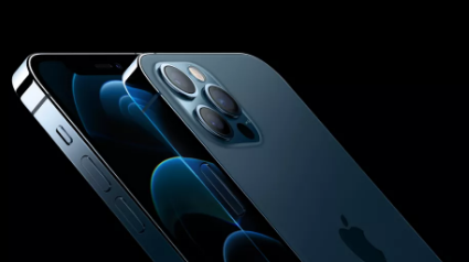 苹果iPhone13彩色渲染图显示了较小的缺口和重新排列的后置摄像头