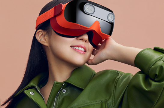 XRSpaceMova是一款新的虚拟现实头盔
