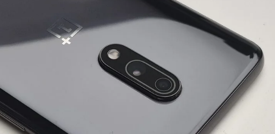 OnePlus正在开发另一款隐藏式手机摄像头