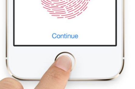 苹果似乎可以再次让用户有机会使用新的屏下TouchID传感器解锁iPhone