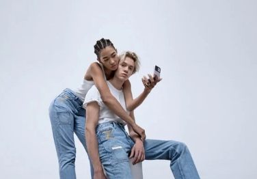 三星和DrDenim推出ZFlipPocketDenimJeans