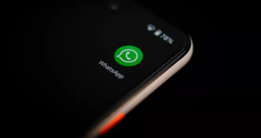 WhatsApp允许您使用您选择的任何表情符号对消息做出反应