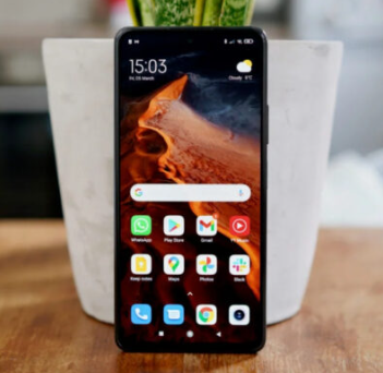小米Note10Pro拥有6.47英寸曲面AMOLED显示屏
