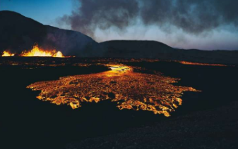 引发玄武岩火山爆发的是二氧化碳而不是水