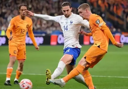 法国队2-1战胜荷兰队在还剩两场比赛的情况下晋级2024年欧洲杯